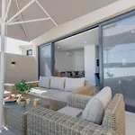 Swans Luxury Homes * Κομμένο