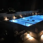 Swans Luxury Homes * Κομμένο