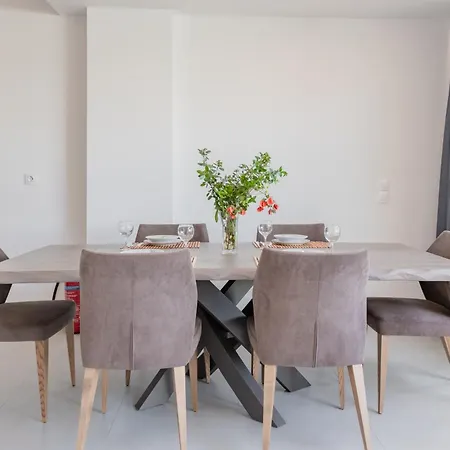 Swans Luxury Homes * Koméno