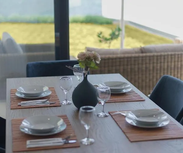 Swans Luxury Homes شقة