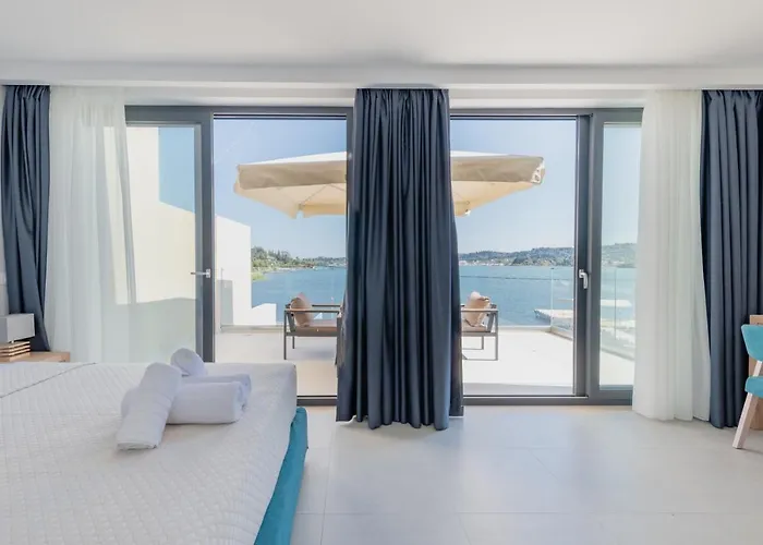 Swans Luxury Homes * كومينو