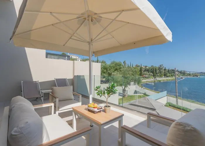Swans Luxury Homes * كومينو